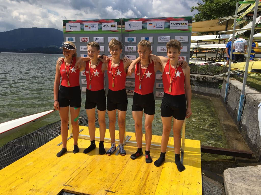 Traunseeregatta Gmunden 2018 | 4er | Darnhofer Oswald Oswald Mikosch | Steuerfrau Preihaupt | Siegerehrung Traunseeregatta Gmunden 2018 | 4er | Darnhofer Oswald Oswald Mikosch | Steuerfrau Preihaupt | Siegerehrung