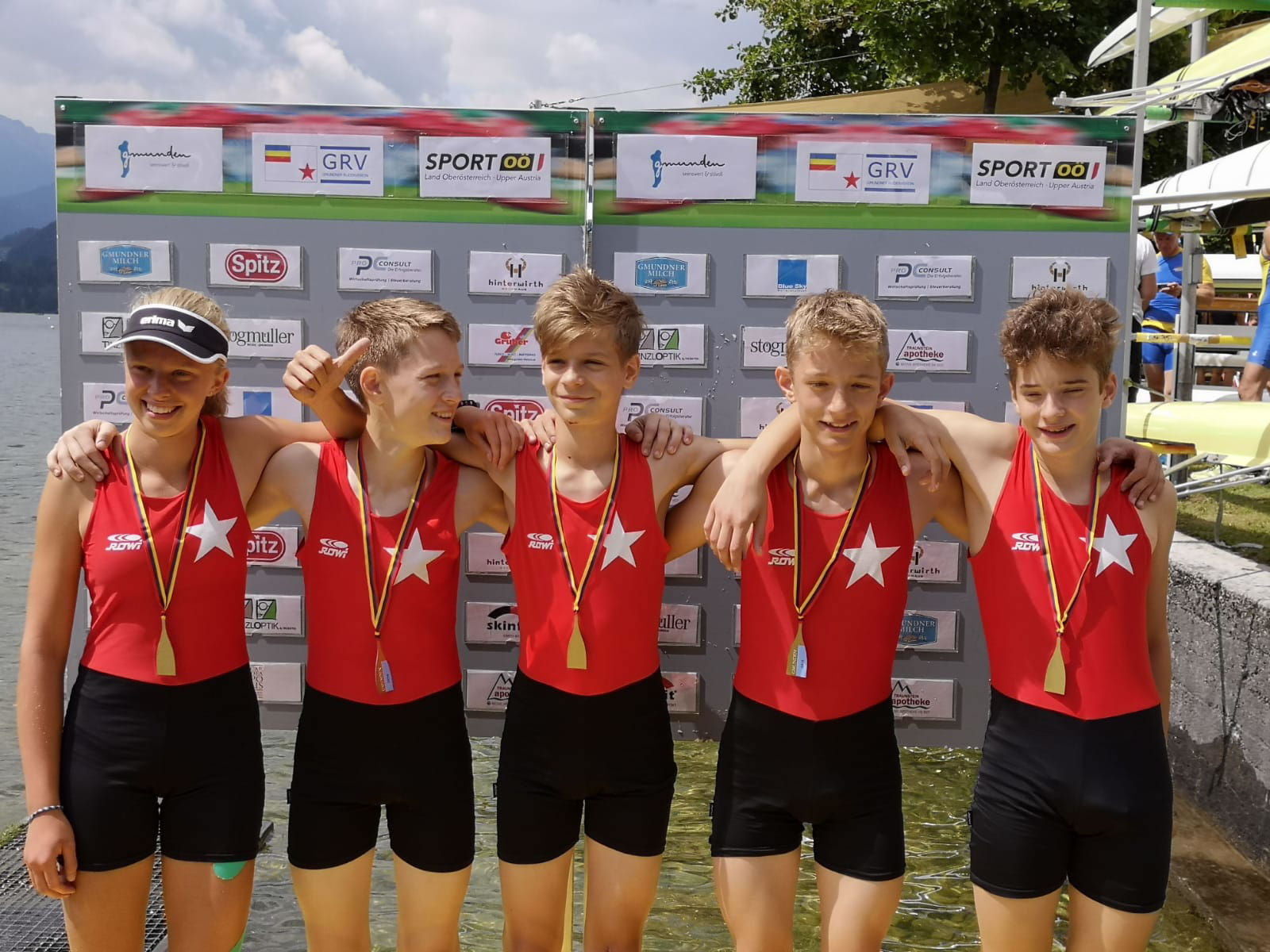 Traunseeregatta Gmunden 2018 | 4er | Darnhofer Oswald Oswald Mikosch | Steuerfrau Preihaupt | Siegerehrung Traunseeregatta Gmunden 2018 | 4er | Darnhofer Oswald Oswald Mikosch | Steuerfrau Preihaupt | Siegerehrung